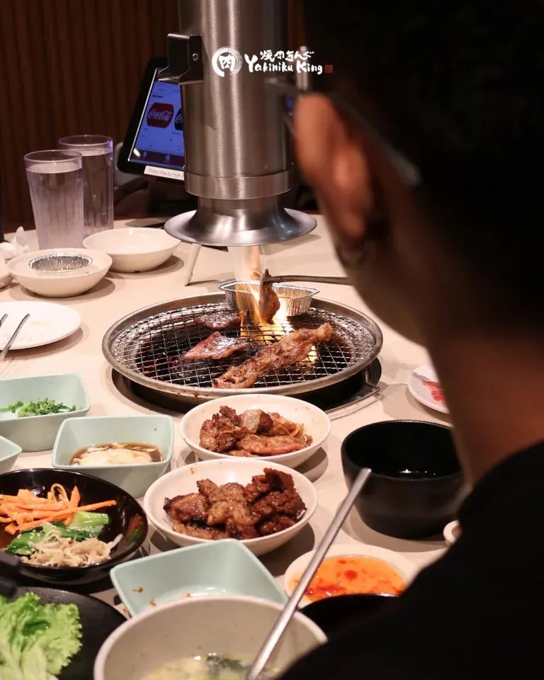 Bàn nướng tại Yakiniku King